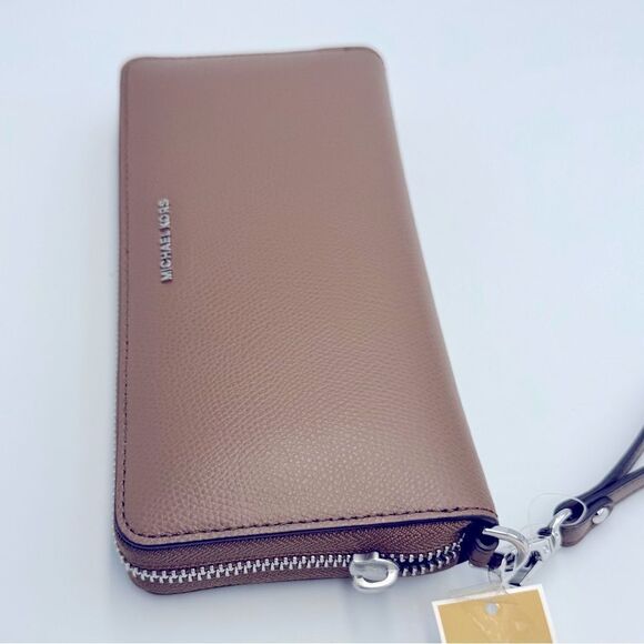 MICHAEL KORS JET SET TRAVEL LARGE CONTINENTAL WALLET $228 - Picture 3 of 8